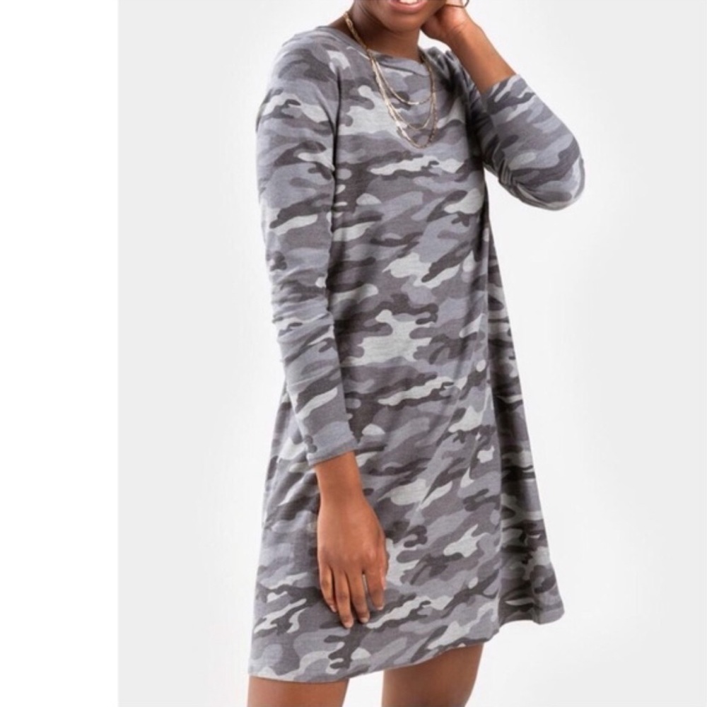 CLEAR-OUT Alya Long-sleeve Camo‎ Shift Dress